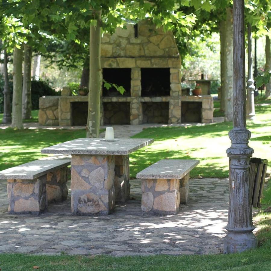 Hotel Ribera Del Corneja Navacepedilla de Corneja Kültér fotó